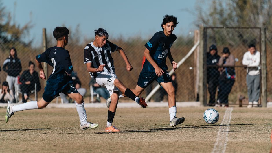 High — High School Soccer: When Fashion Becomes the Winning Strategy (inline 1)