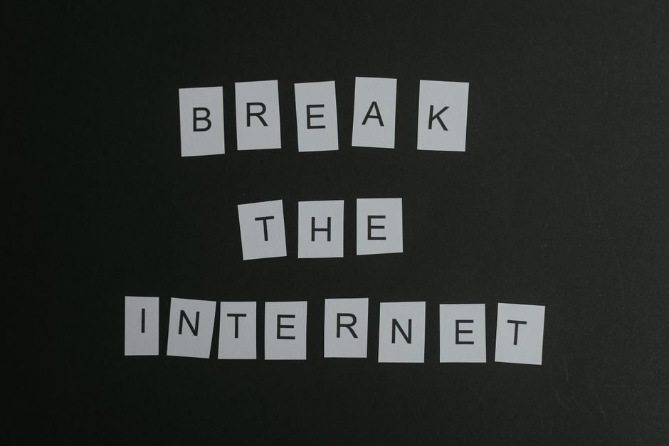 Websites — Internet Blackout: AI Warns of Web’s Fragile Core (inline 1)