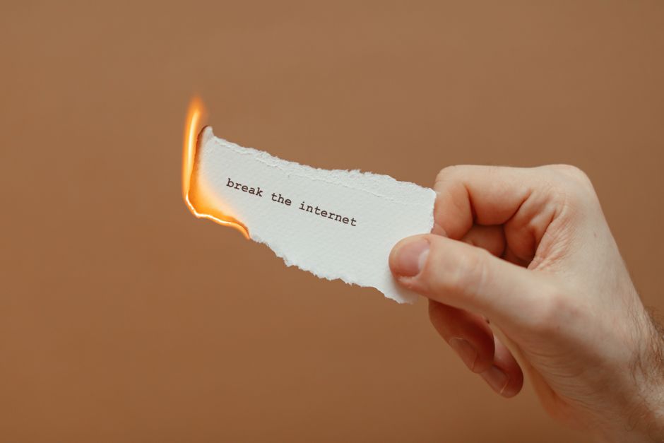 Websites — Internet Blackout: AI Warns of Web’s Fragile Core (inline 2)