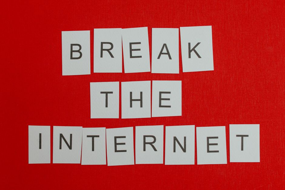 Websites — Internet Blackout: AI Warns of Web’s Fragile Core (inline 3)