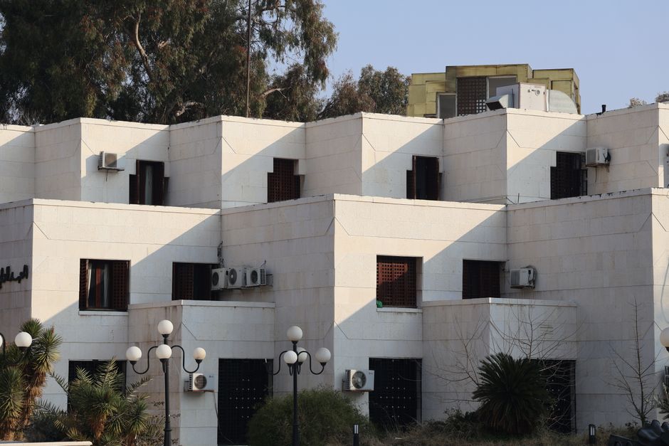 houthi missile — Houthi Palace Strike: Yemen's War Escalates, Diplomacy in (photo)